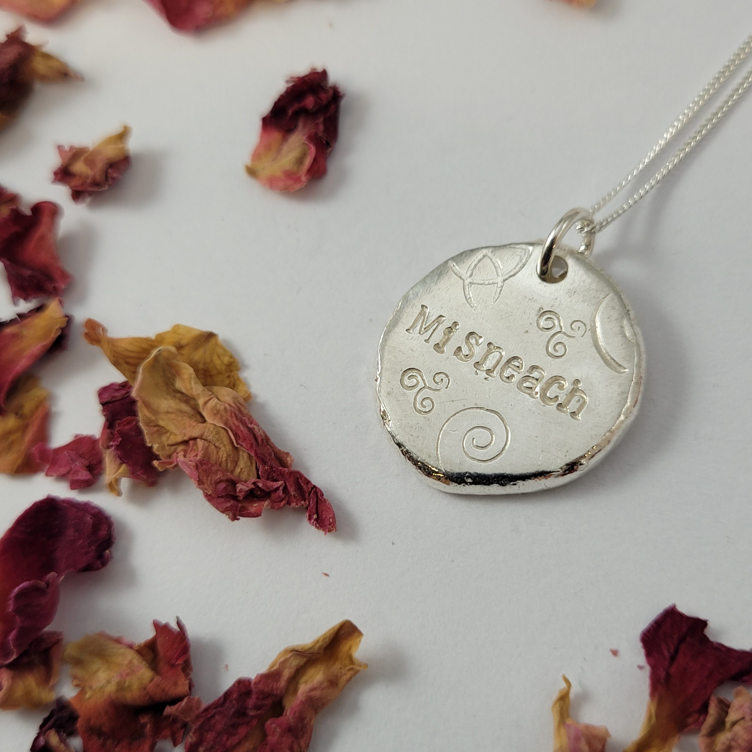 Misneach Pendant (2) Misneach Pendant (2)